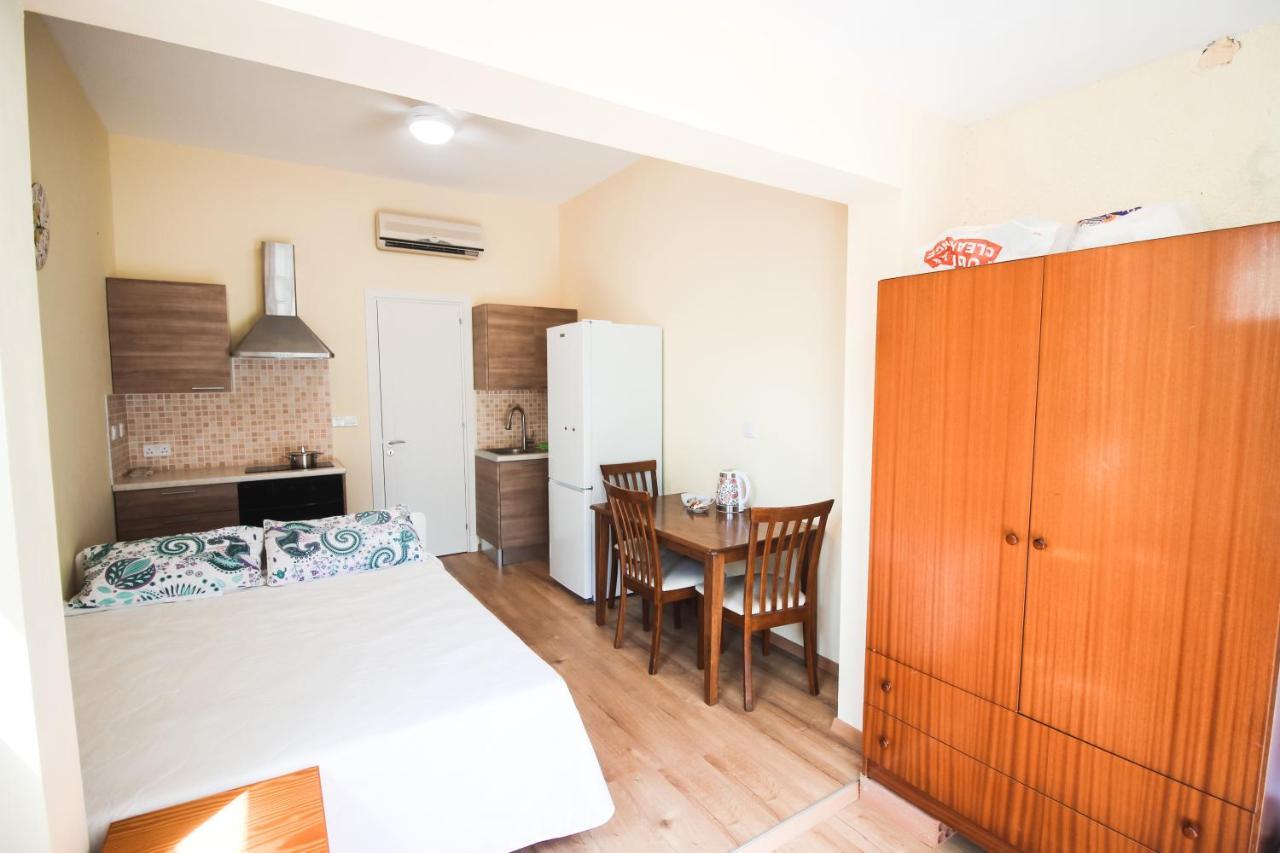 Hotel Moon-Light Studio Larnaka Exterior foto